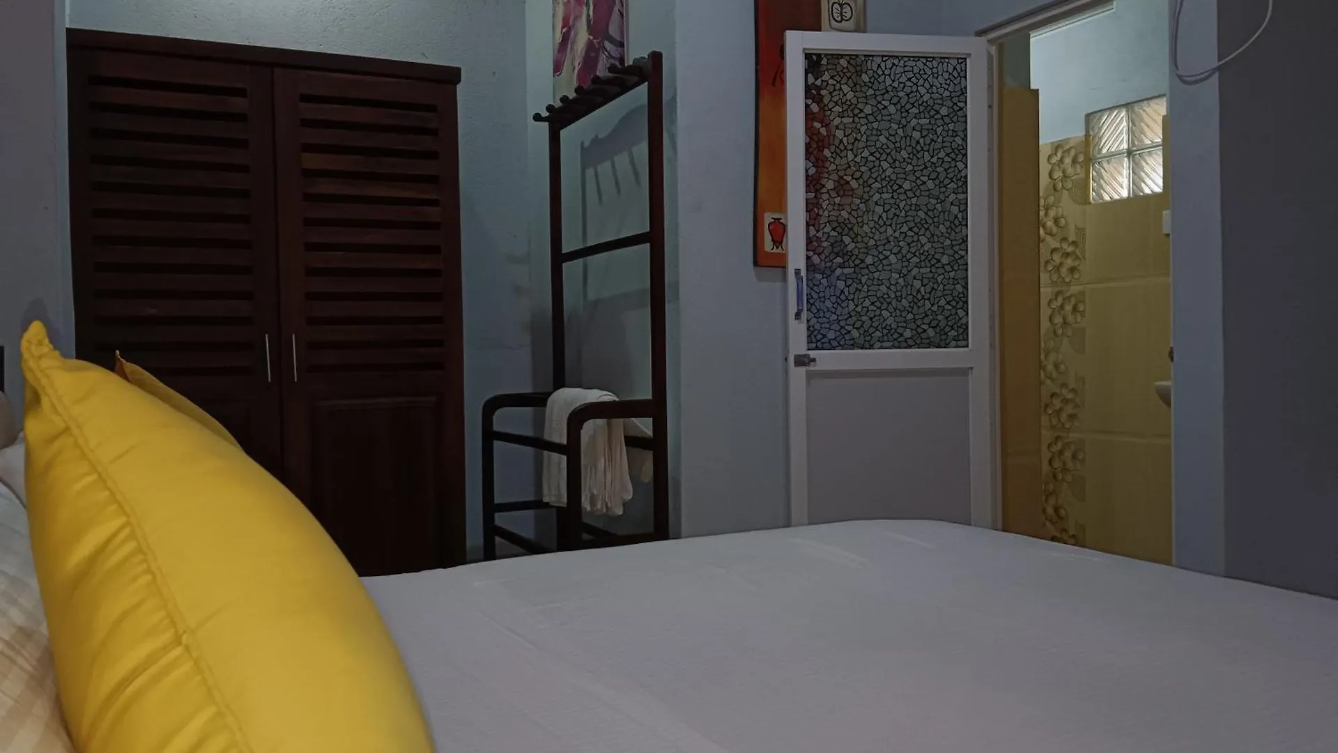 Oleesha Hotel & Restaurant 니곰보