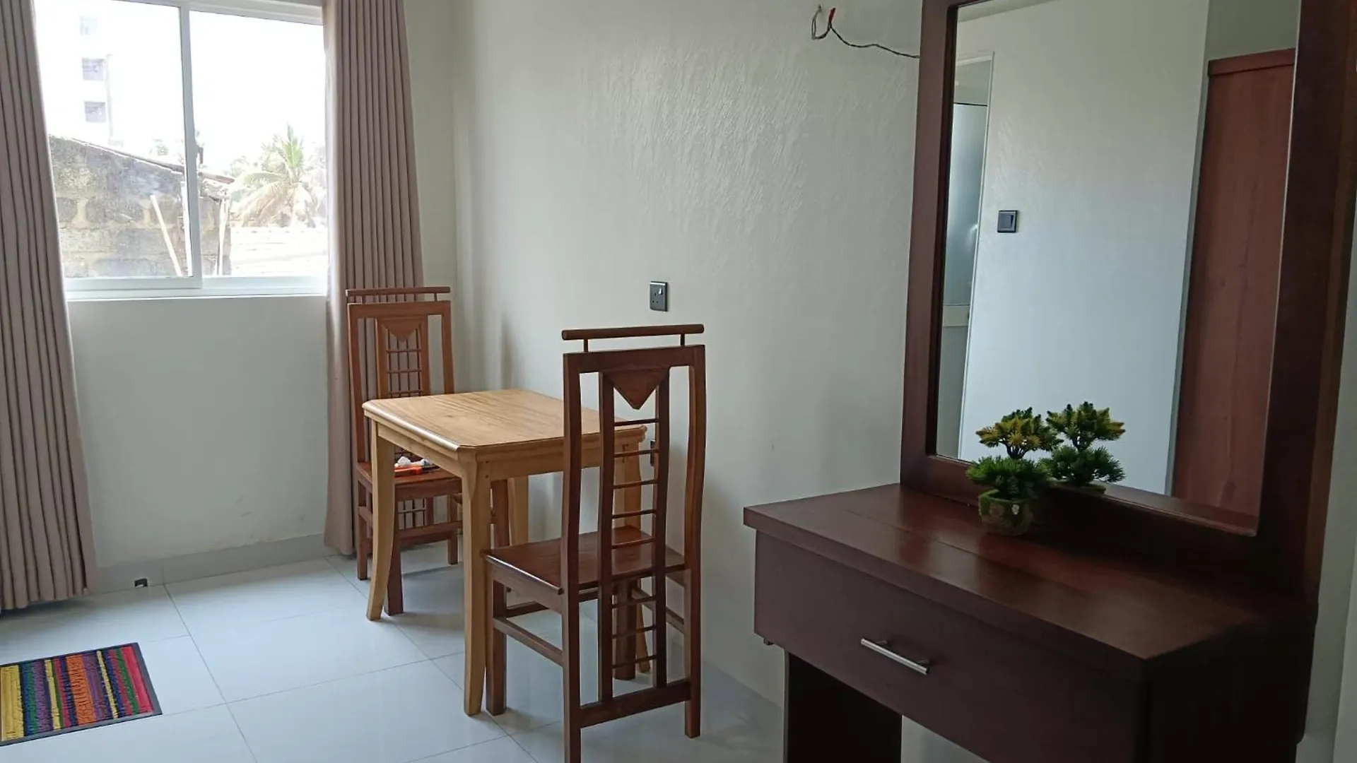 Oleesha Hotel & Restaurant 니곰보 3*,  스리랑카