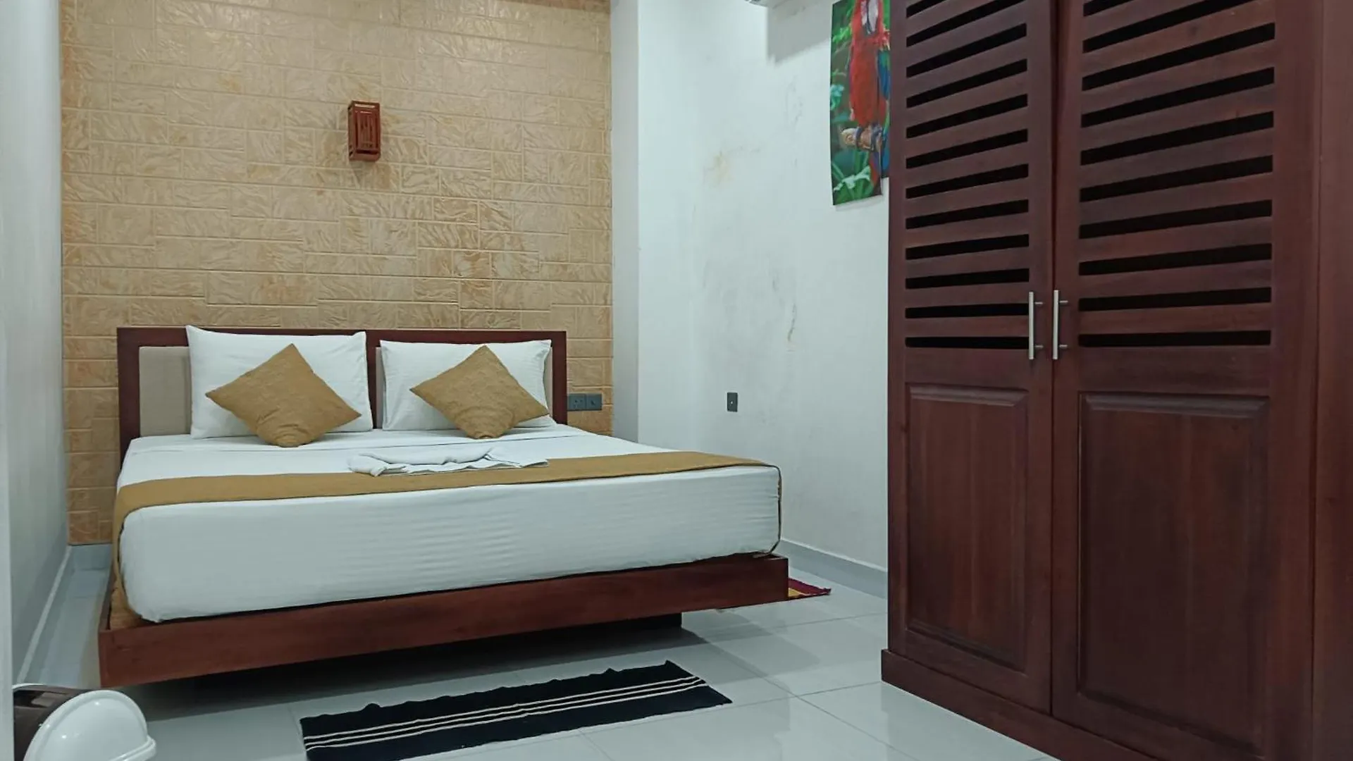 Oleesha Hotel & Restaurant 니곰보