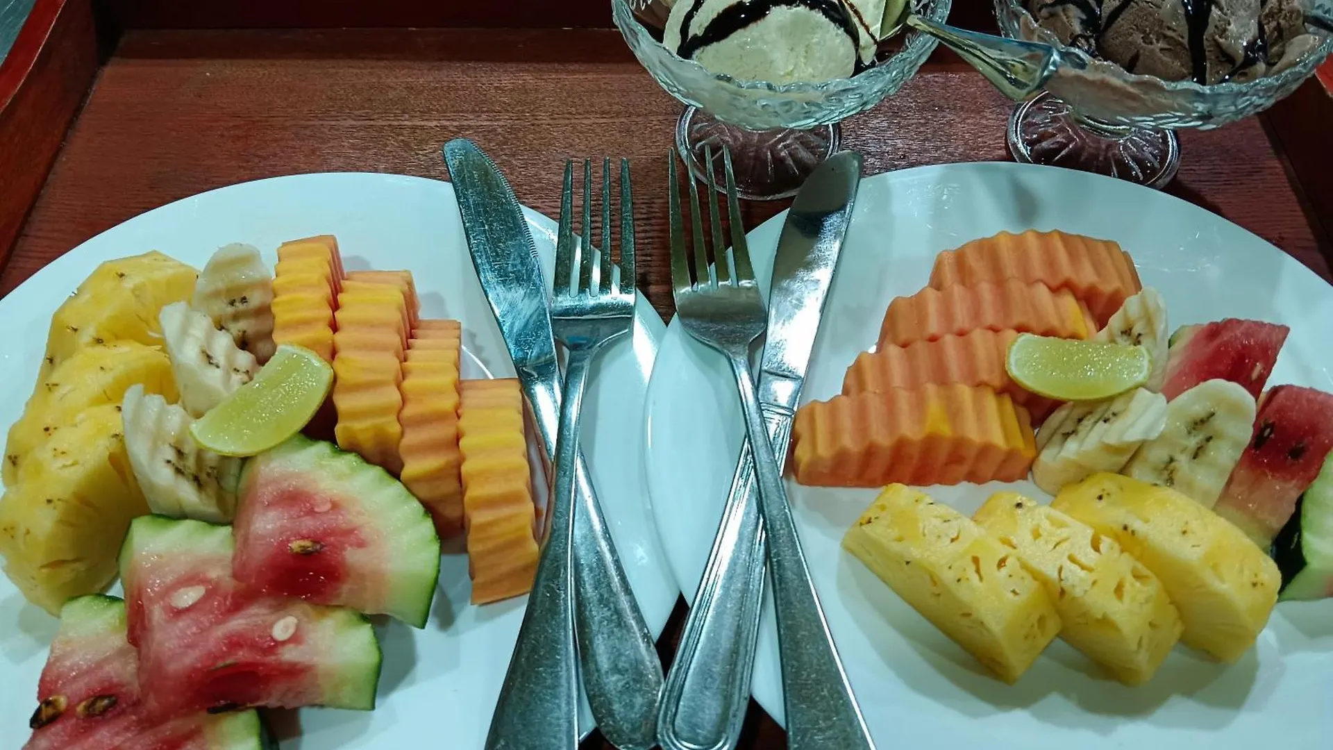 Oleesha Hotel & Restaurant 니곰보