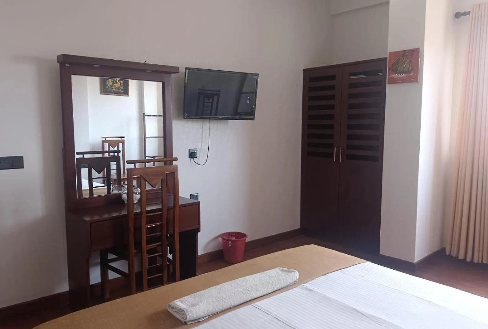 Oleesha Hotel & Restaurant 니곰보 3*,