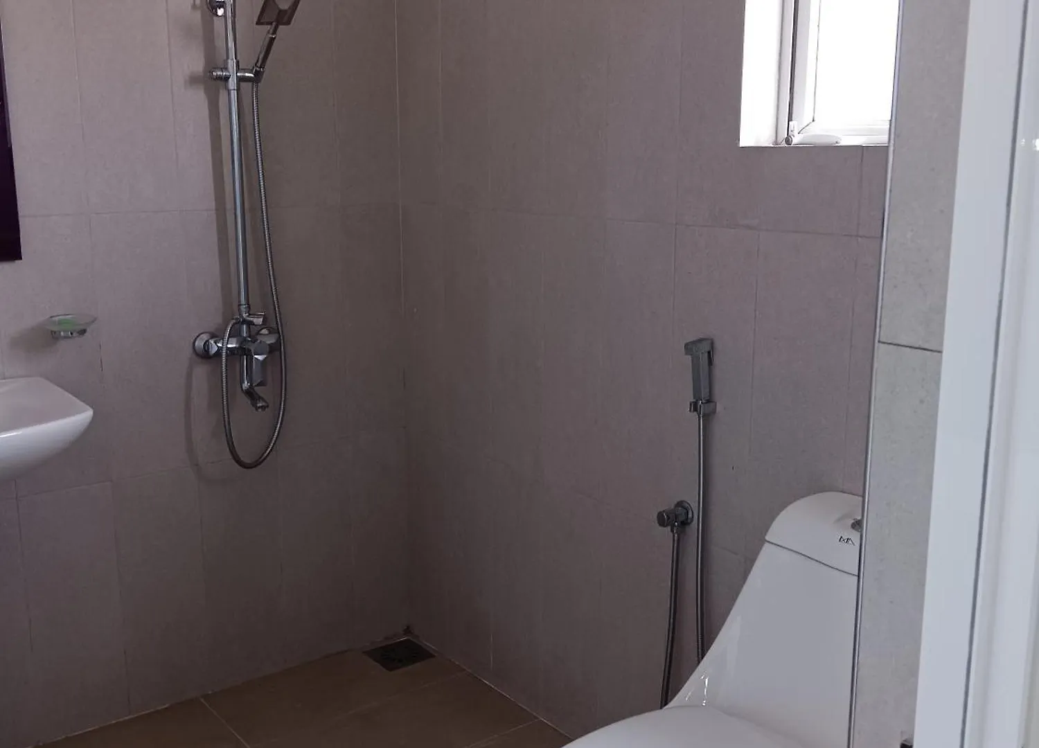 Oleesha Hotel & Restaurant Negombo