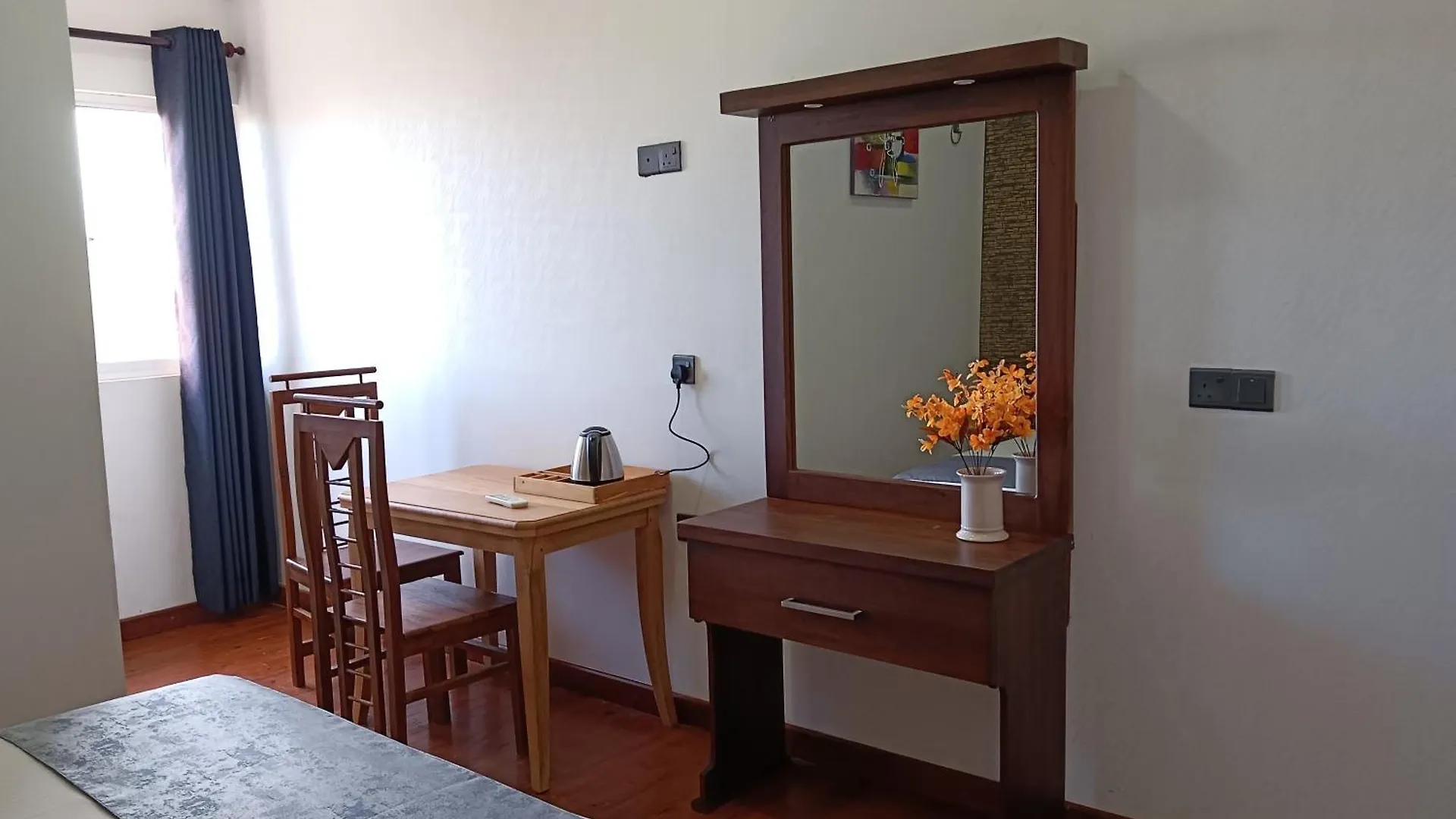 Oleesha Hotel & Restaurant Negombo