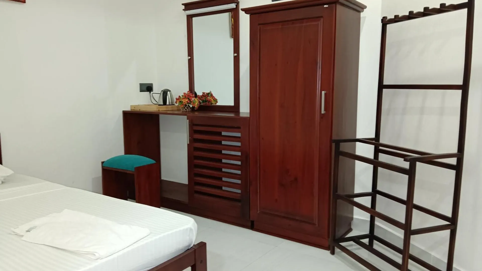 Oleesha Hotel & Restaurant Negombo 3*,